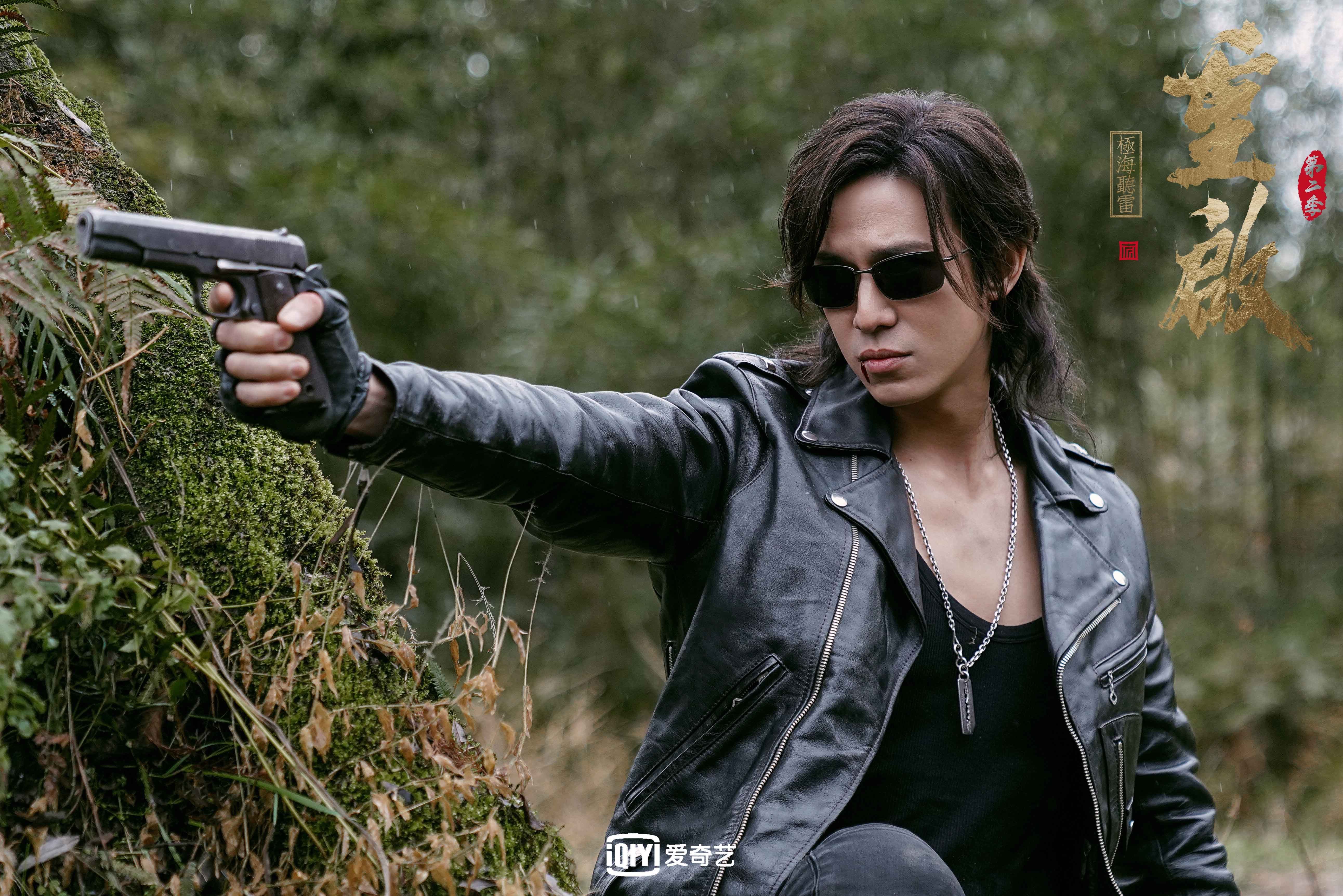 fb体育官网电脑版-赫梅列夫斯基全力冲刺舞动泳池，赫梅利诺夫